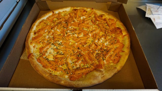 Penne Vodka Pizza (Personal 12'').